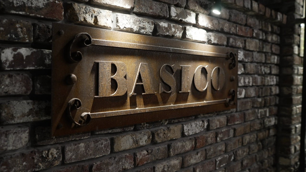 VIA / BASICO. Wedding and events photographers Studio Shalom