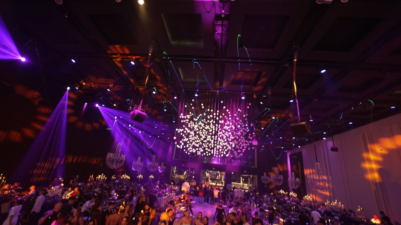 VIA / BASICO. Wedding and events photographers Studio Shalom