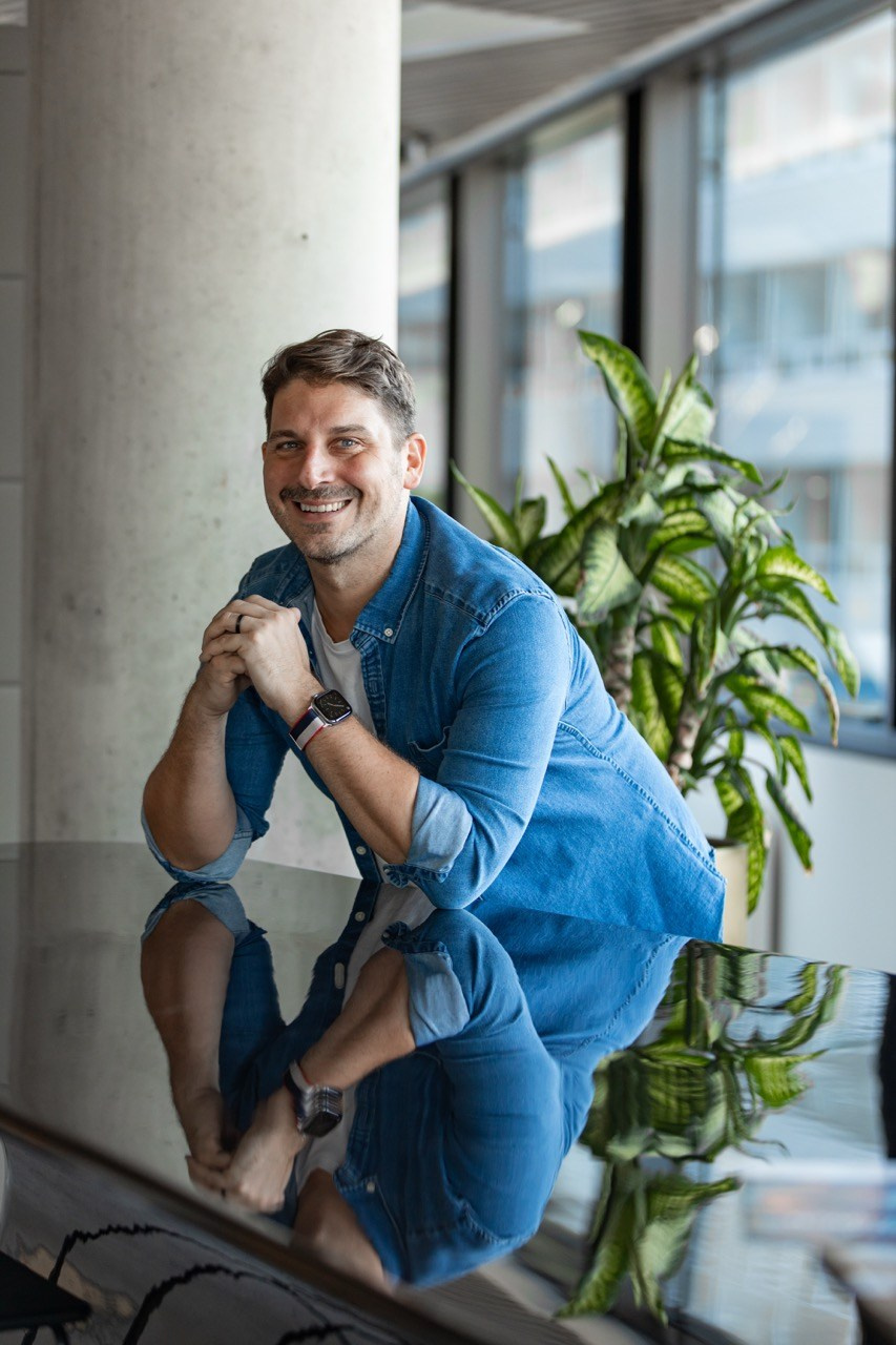 Mens portrait photography. Dana Lišková — Empatická fotografka | Introspektivní umělkyně | Neurodivergentní koučka| Zakladatelka Artepy.cz