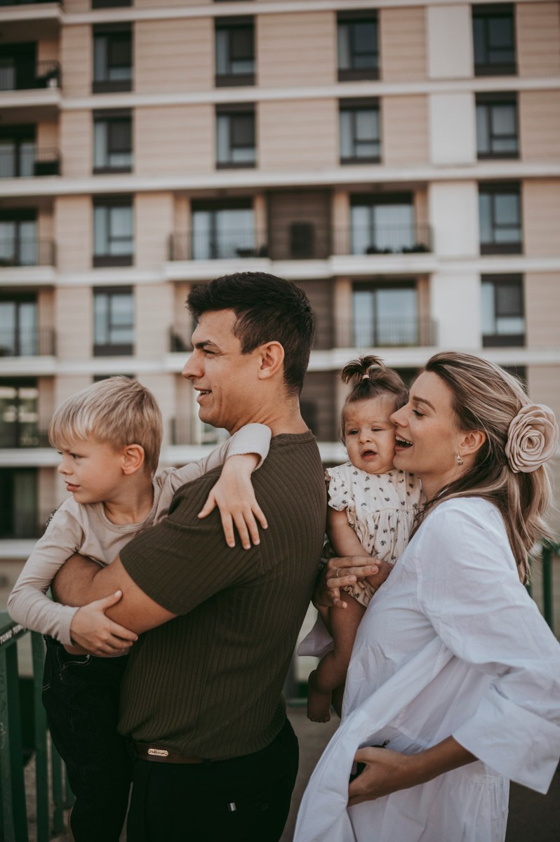 Kristina, Martin, Petra i Novak / porodicno fotografisanje napolju. Deciji i porodicni fotograf u Beogradu Oksana Skendzic