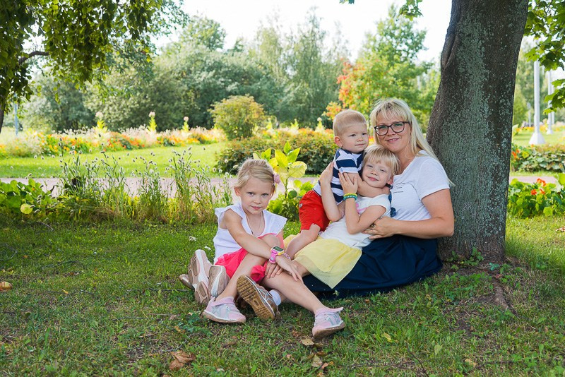 Family photoshoot in the nature, Slovenia. Wedding and Family Photographer in Slovenia