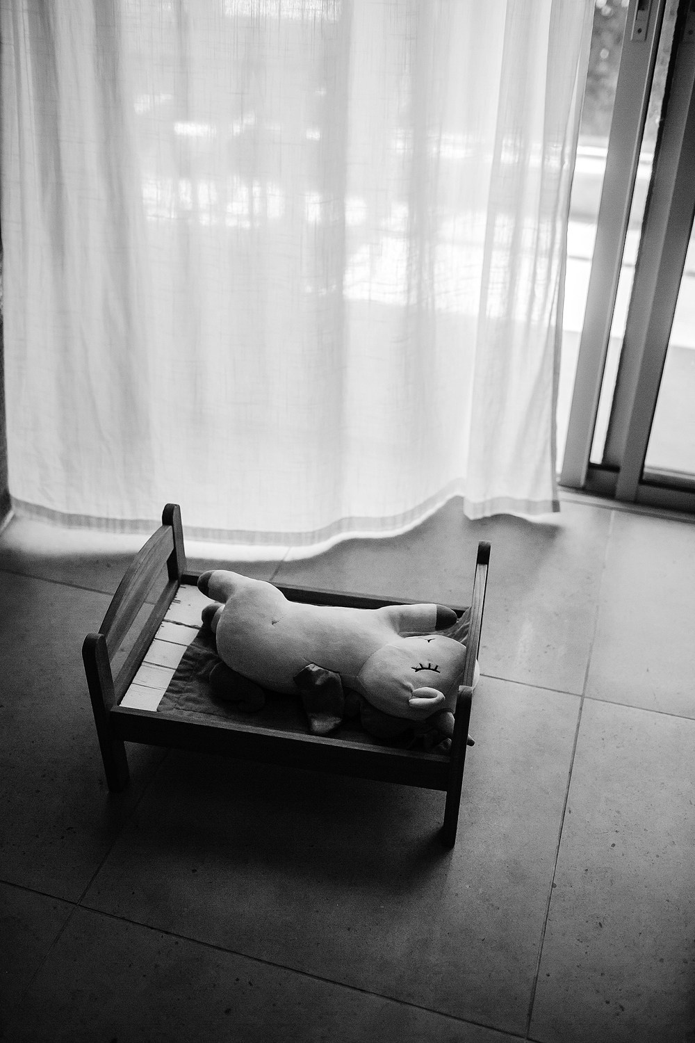 Mom&daughter at home. Family photographer in Israel