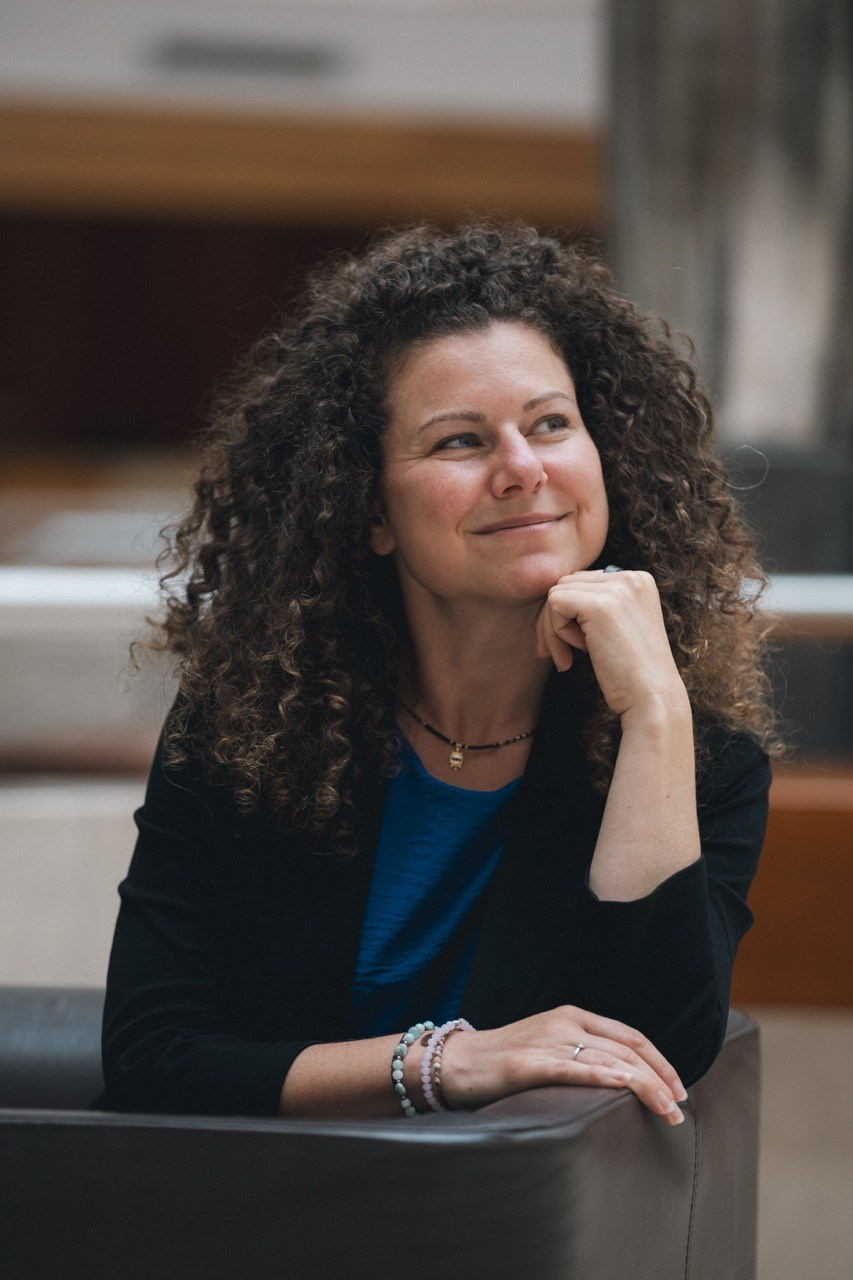 Portrétní fotografka Praha. Dana Lišková — Empathetic Photographer | Introspective Artist |Neurodivergent Coach | Founder of Artepy.cz