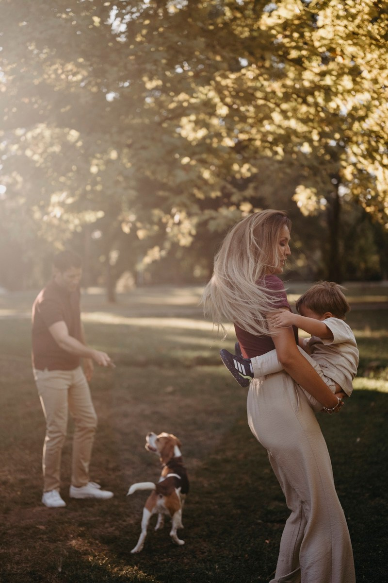 Aleksandra, Lazar, Marin i Leo / porodicno fotografisanje napolju. Deciji i porodicni fotograf u Beogradu Oksana Skendzic