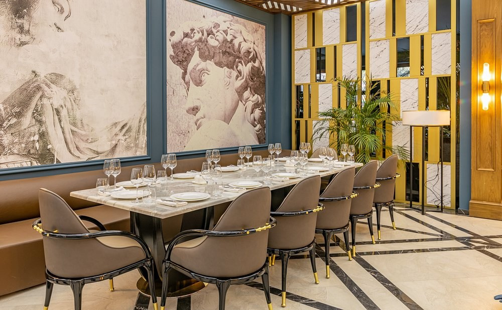 Senate Restaurant & Lounge. Главная