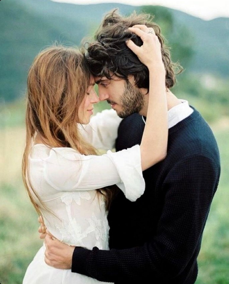 Posa di base per un servizio fotografico di coppia