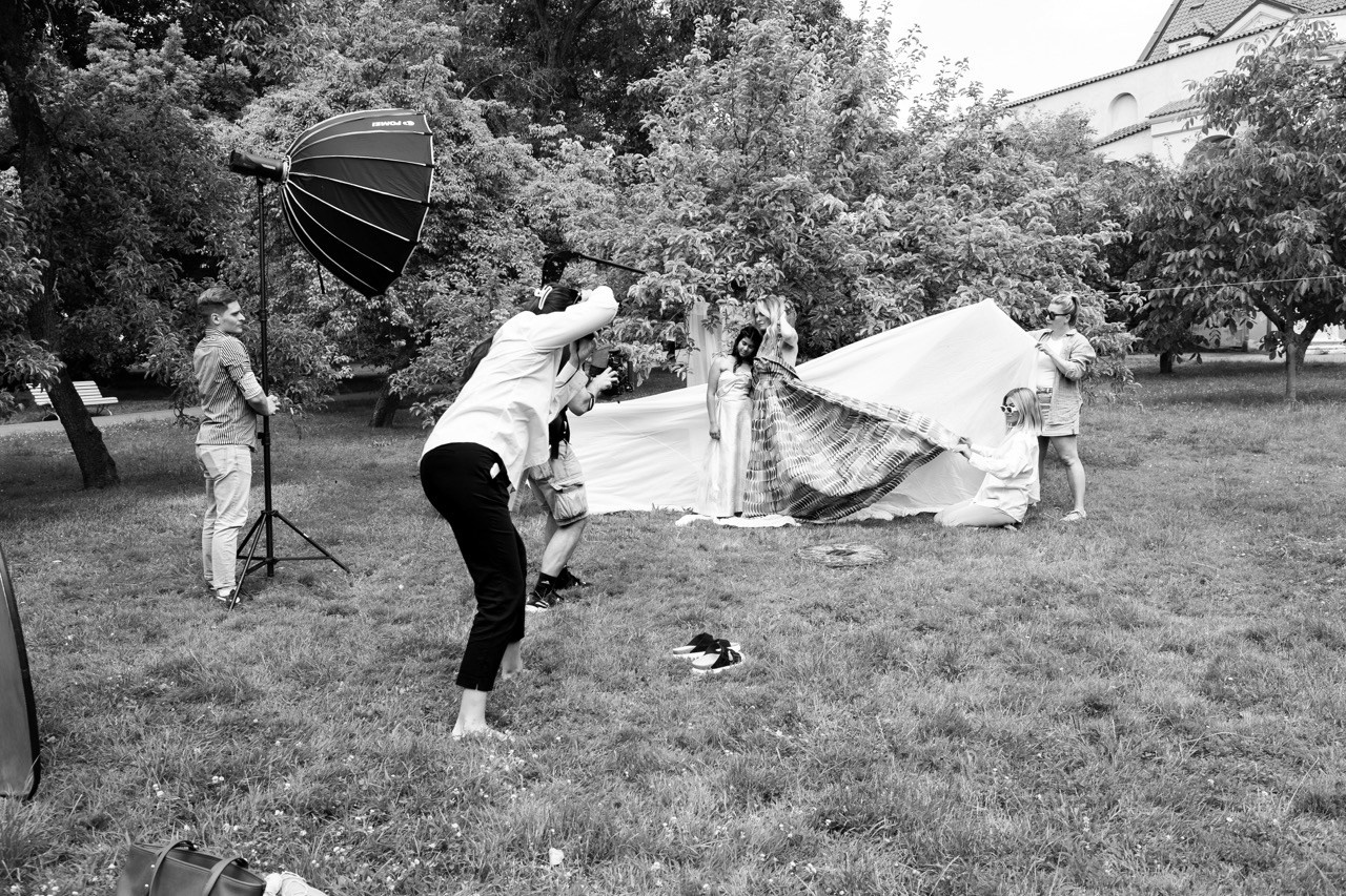 Backstage fotografie. Dana Lišková — Empatická fotografka | Introspektivní umělkyně | Neurodivergentní koučka| Zakladatelka Artepy.cz