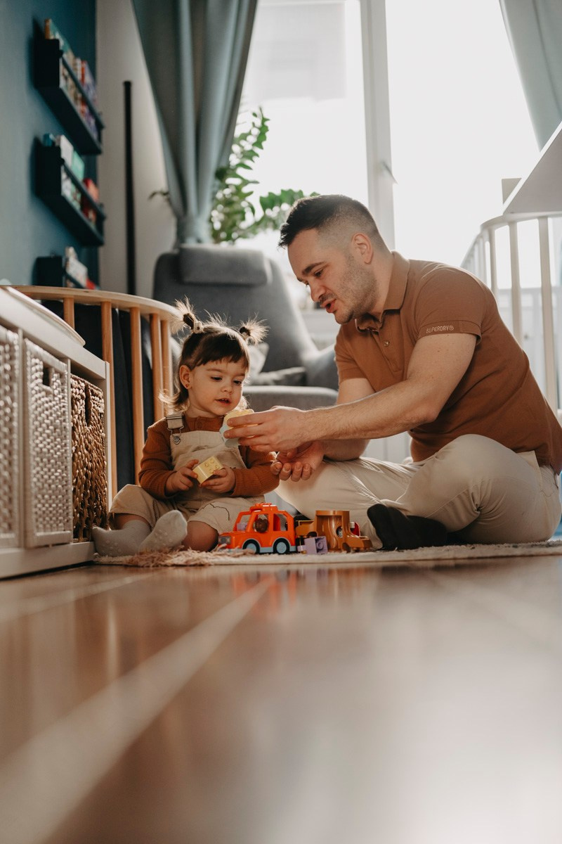 Natasa, Ema i Lazar — porodicno fotografisanje kod kuce. Deciji i porodicni fotograf u Beogradu Oksana Skendzic
