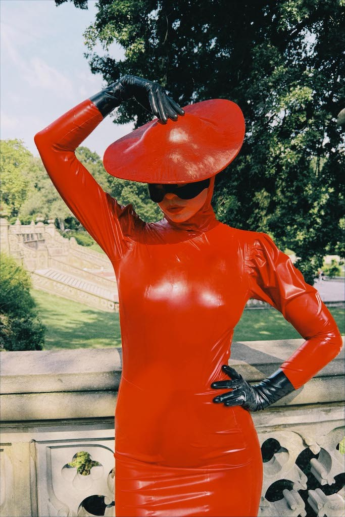 Lady in red. Membreign