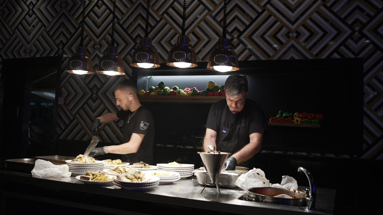 VIA / BASICO. Wedding and events photographers Studio Shalom