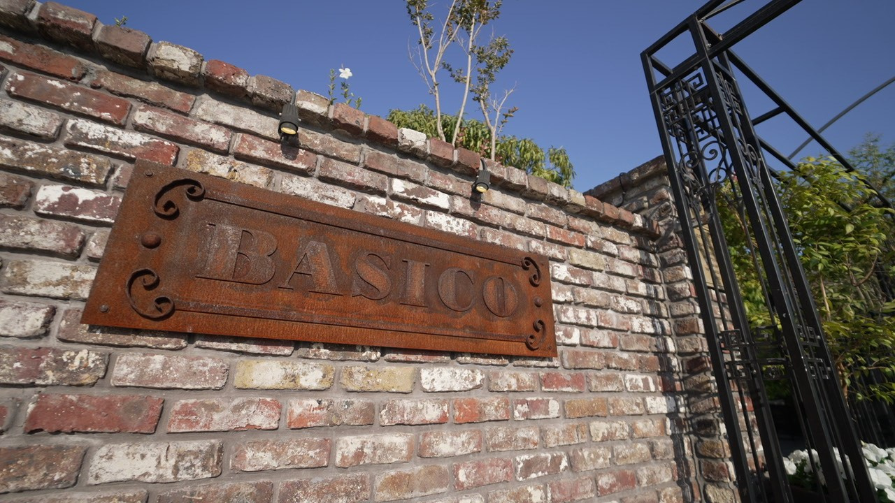 VIA / BASICO. Wedding and events photographers Studio Shalom