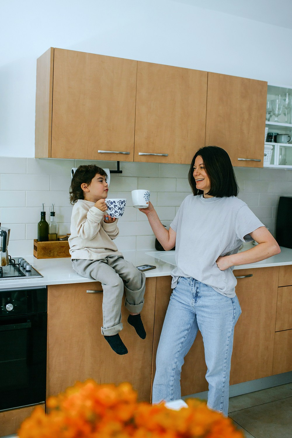 Mom&daughter at home. Family photographer in Israel