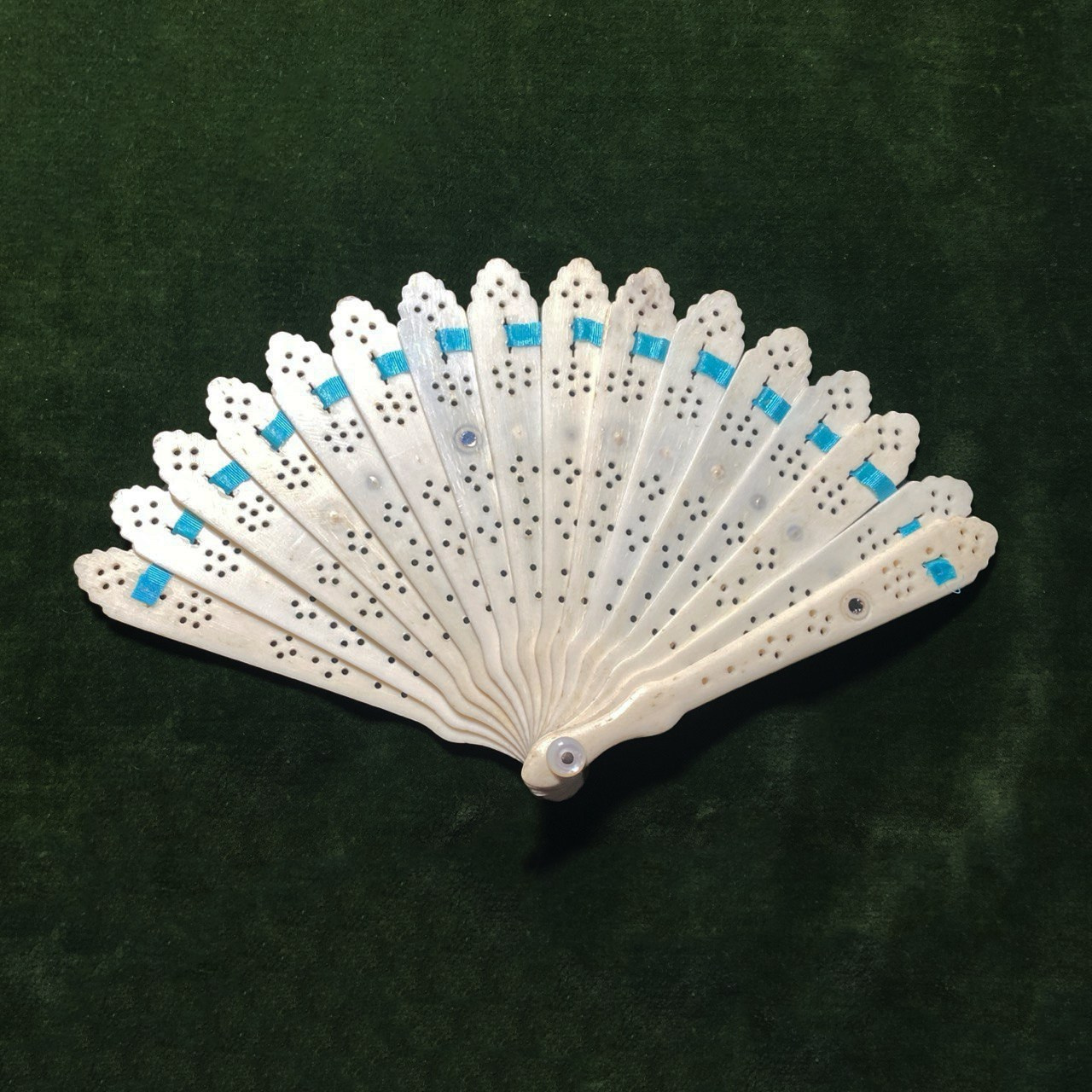 Dollfan. Современнные и актикварные украшения в Барселоне, Москве и Санкт-Петербурге