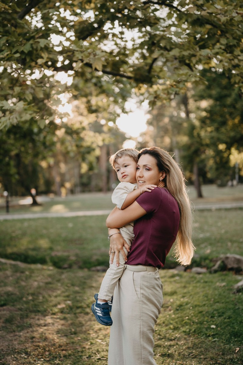 Aleksandra, Lazar, Marin i Leo / porodicno fotografisanje napolju. Deciji i porodicni fotograf u Beogradu Oksana Skendzic
