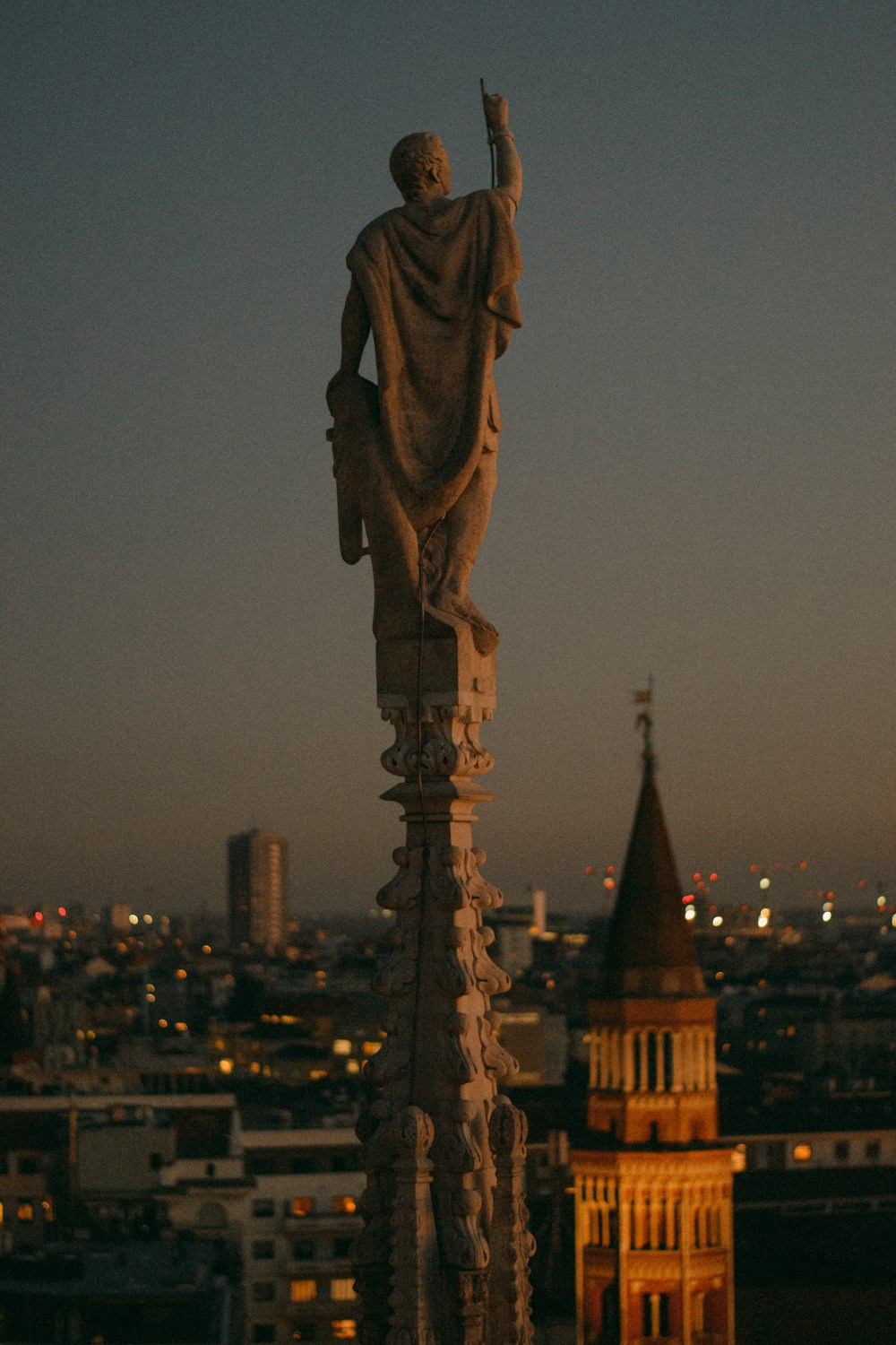 Tramonto a Milano. Terrazza panoramica del duomo di Milano. Foto di Anastasiia Buchinskaia