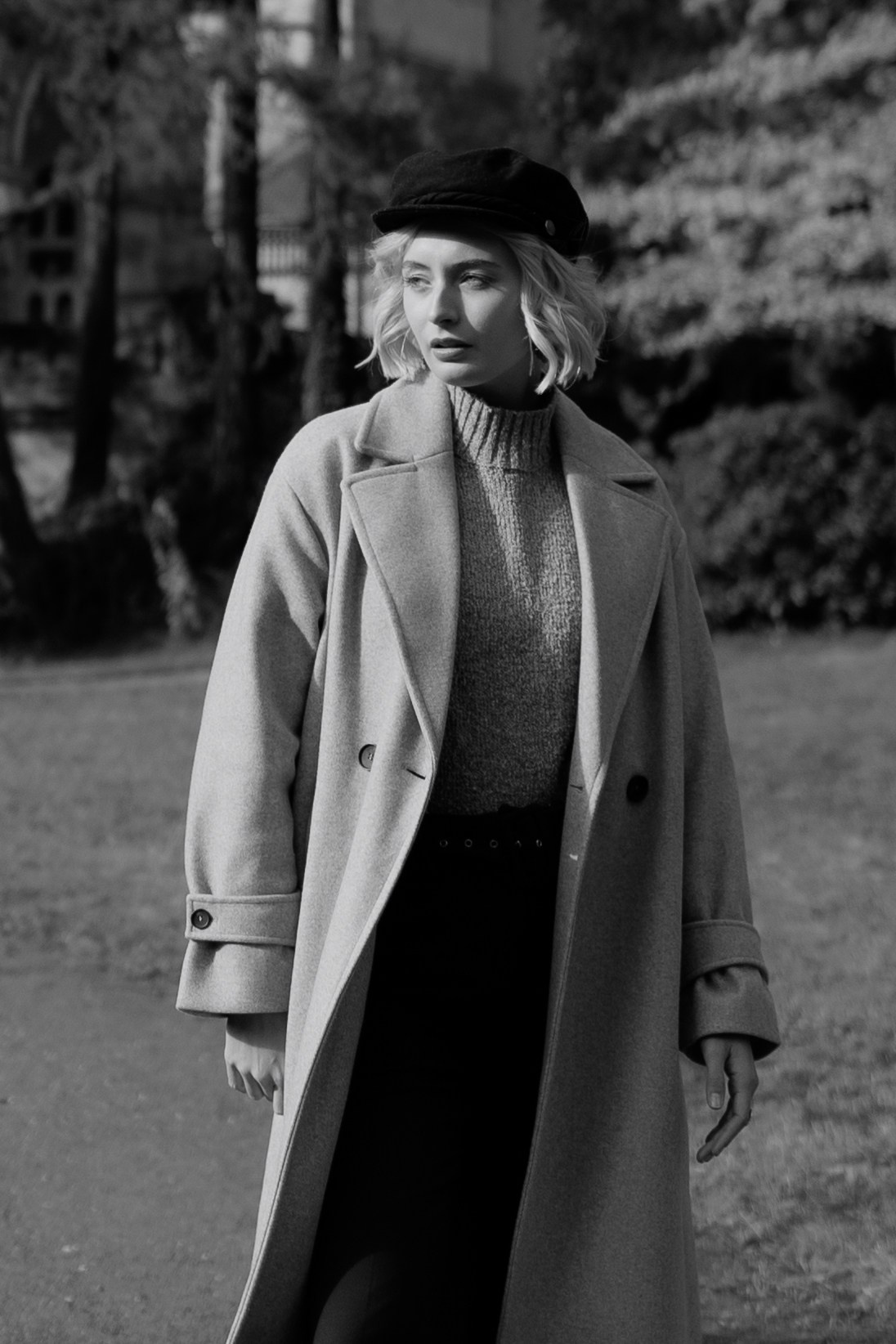 Autumn Portrait in the Park. Woman in Coat&Sweater. Cinematic&Emotional Photography by Kristina Kozheltsova. Kristina Kozheltsova- Soulful Portrait&Lifestyle&Love Story Photographer in Leipzig, Germany