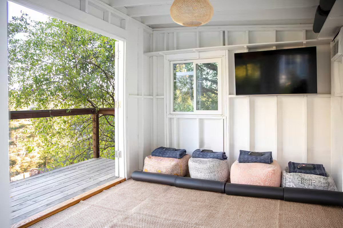 Return to Yourself Weekend — женский ретрит в Лос-Анджелесе | 22–24 февраля 2026. About you club | Женский клуб | Встречи | Ретриты 📍 Лос Анджелес