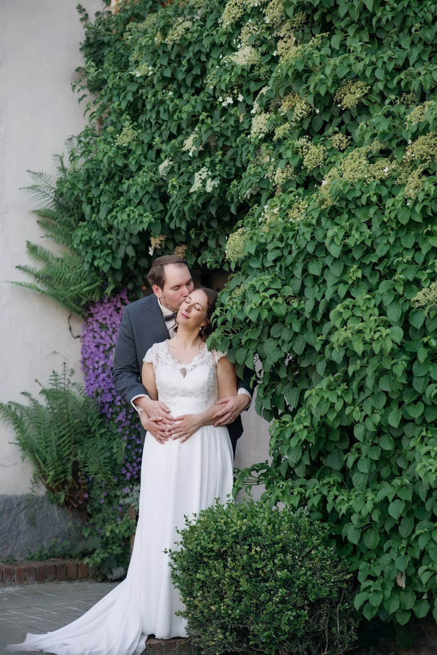 Portrait de couple au coucher du soleil à Saint-Tropez