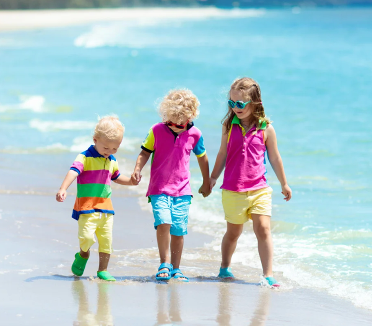 🇪🇸 Sesión de fotos en la playa con luz natural y ambiente relajado.🇬🇧 Beach photoshoot with natural light and a relaxed atmosphere.