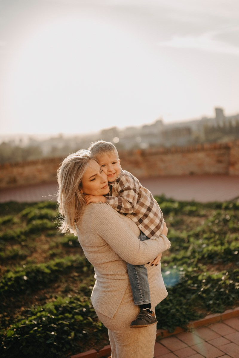 Zlata, Nemanja i Aleksej — porodicno fotografisanje napolju. Deciji i porodicni fotograf u Beogradu Oksana Skendzic