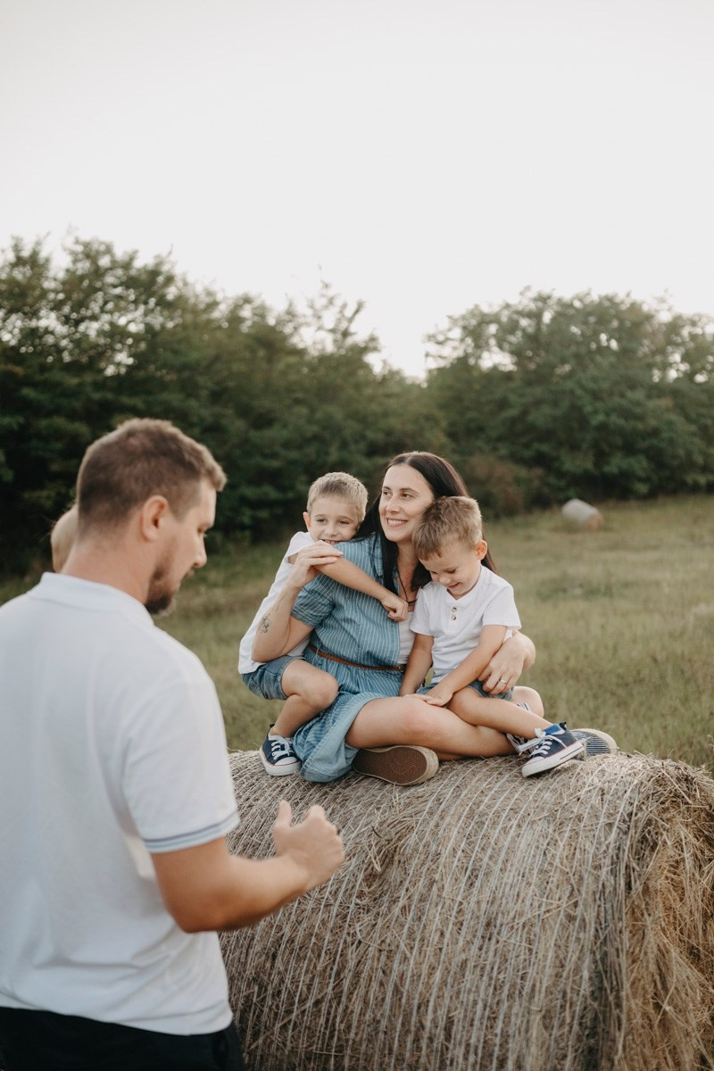 Basici / porodicno fotografisanje u prirodi. Deciji i porodicni fotograf u Beogradu Oksana Skendzic