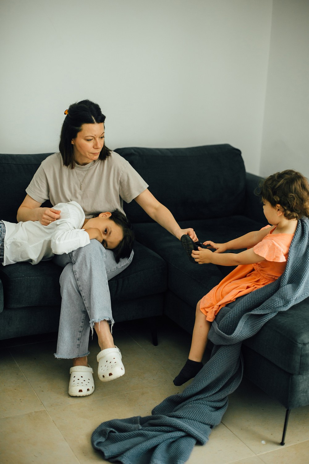 Mom&daughter at home. Family photographer in Israel