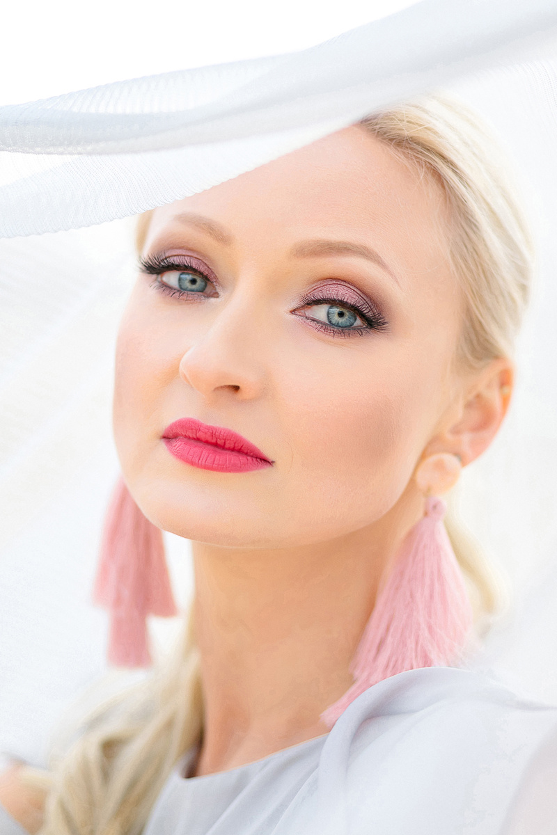 Фотосессия в цветущем миндале. Фотограф и визажист Анастасия Гусарова