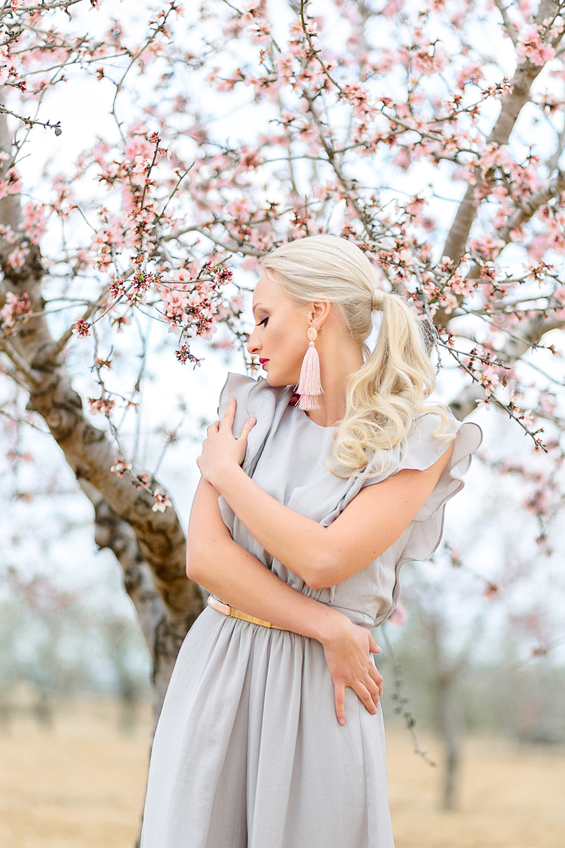 Фотосессия в цветущем миндале. Фотограф и визажист Анастасия Гусарова