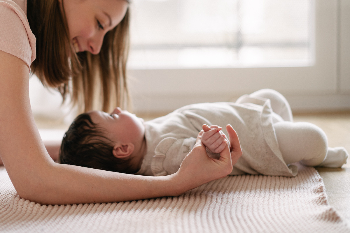 Pure Mamas Liebe. Neugeborenenfotografie, Babyfotografie in Düsseldorf und Umgebung