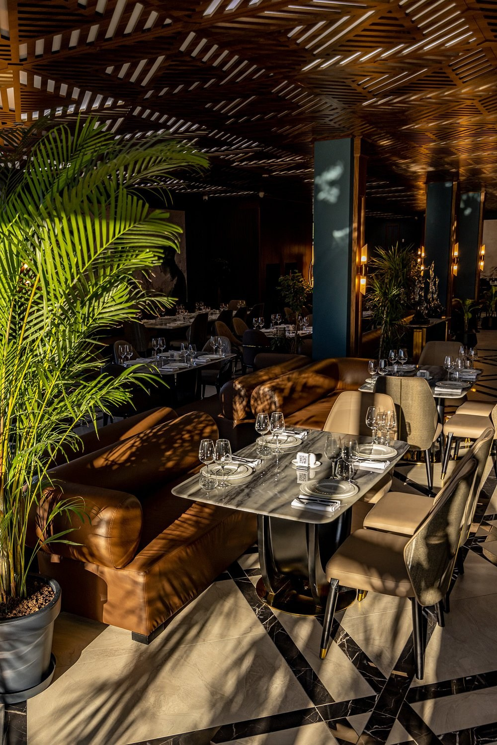 Senate Restaurant & Lounge. Главная