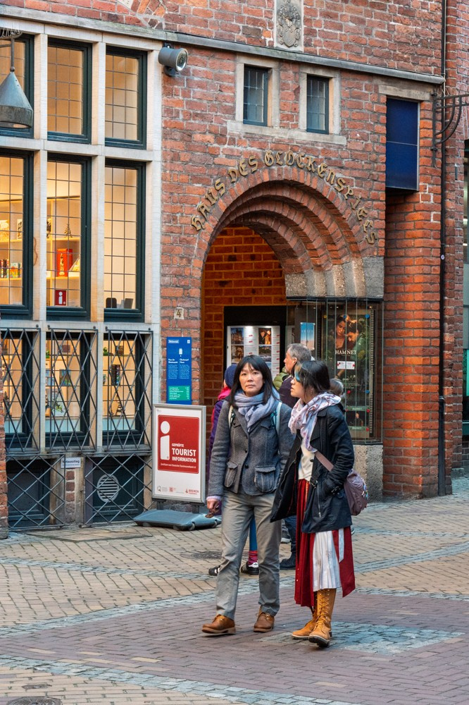 A little bit of street in Bremen #4. URBANSTREETFILES.ART