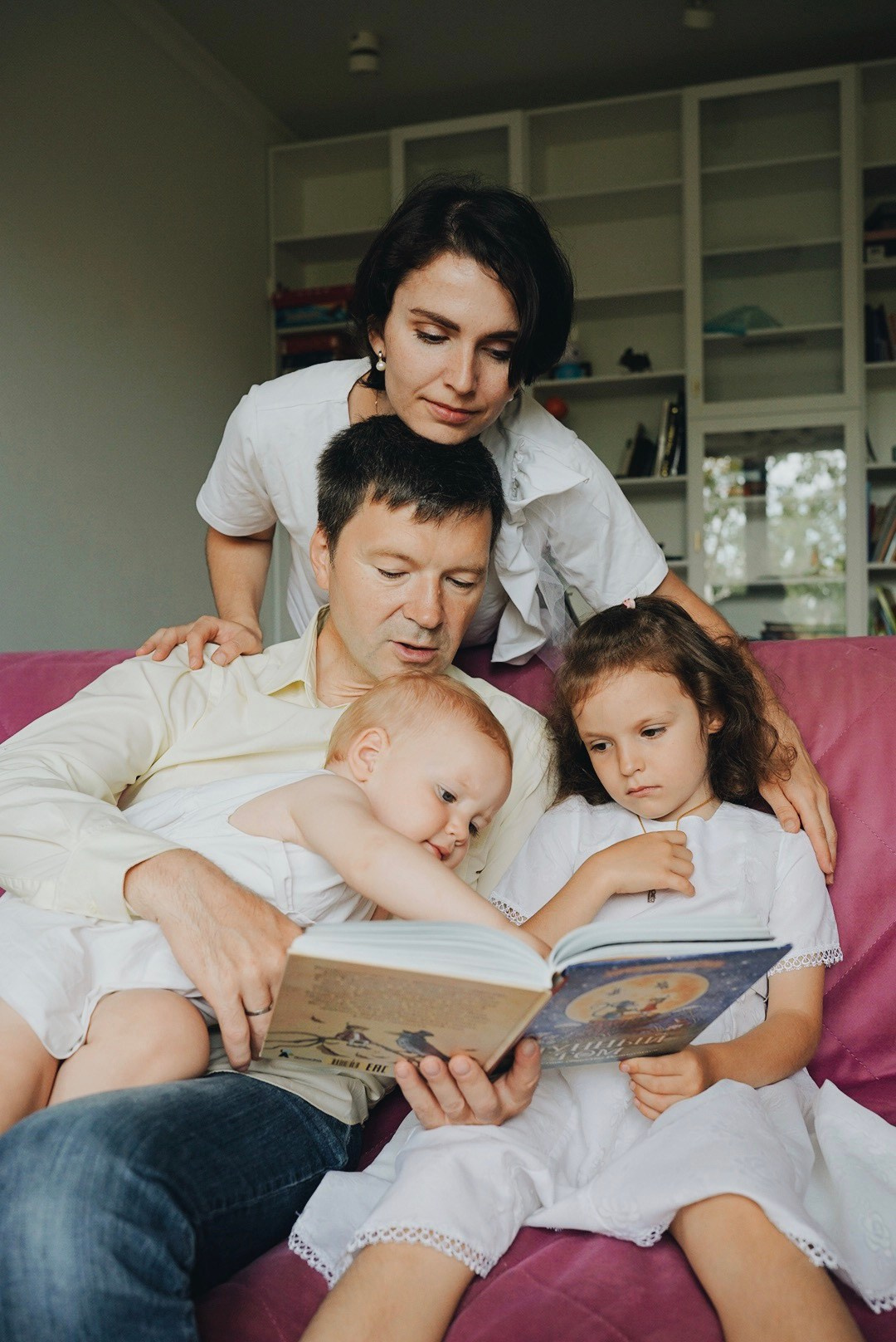 Okhota’s family. Professional Photographer Abu Dhabi, Dubai — Yulia Ismoilova | 2025