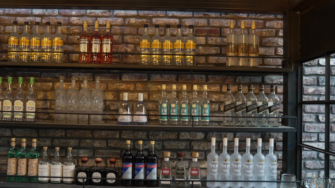 VIA / BASICO. Wedding and events photographers Studio Shalom