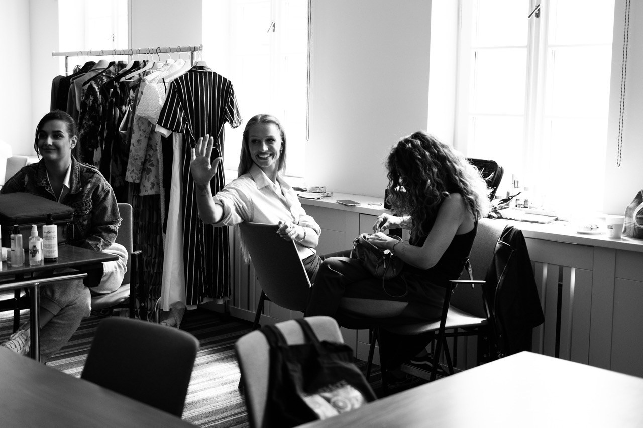 Backstage fotografie. Dana Lišková — Empatická fotografka | Introspektivní umělkyně | Neurodivergentní koučka| Zakladatelka Artepy.cz