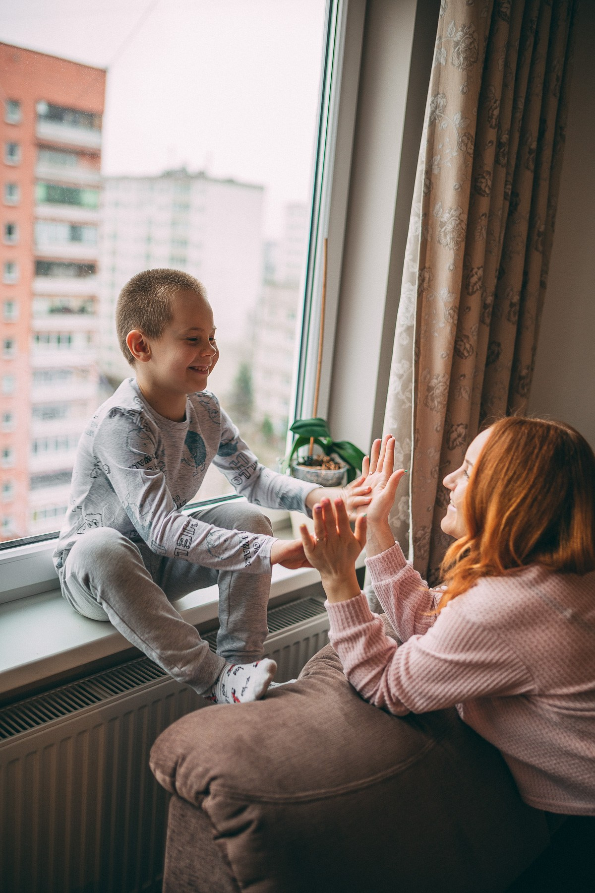 Домашняя съёмка мама с сыном. Fotogrāfs Rīgā — Katerina Gordik