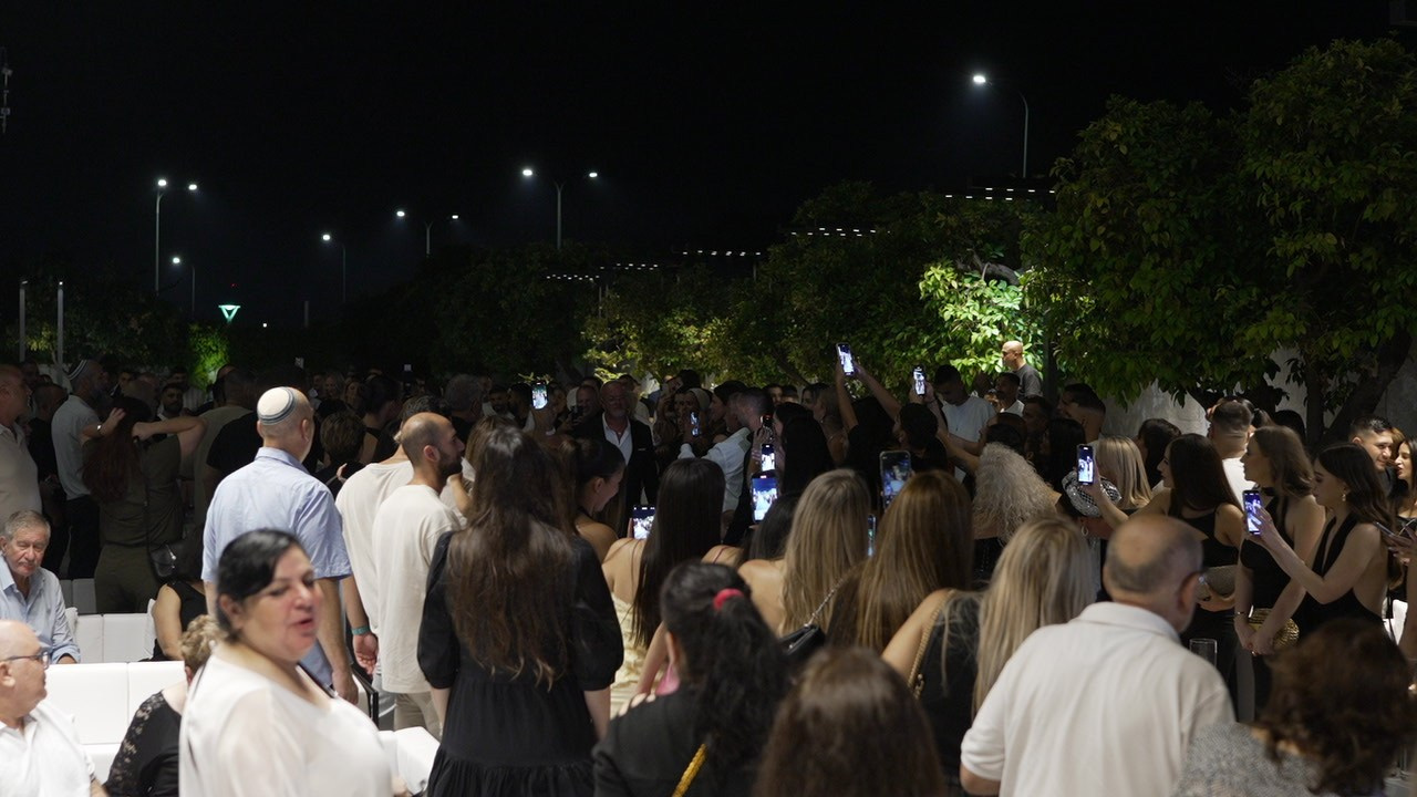 VIA / BASICO. Wedding and events photographers Studio Shalom