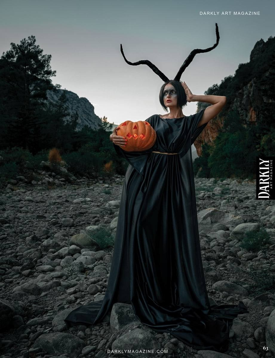 HALLOWEEN (DARKLY MAG). UNRATED PHOTO