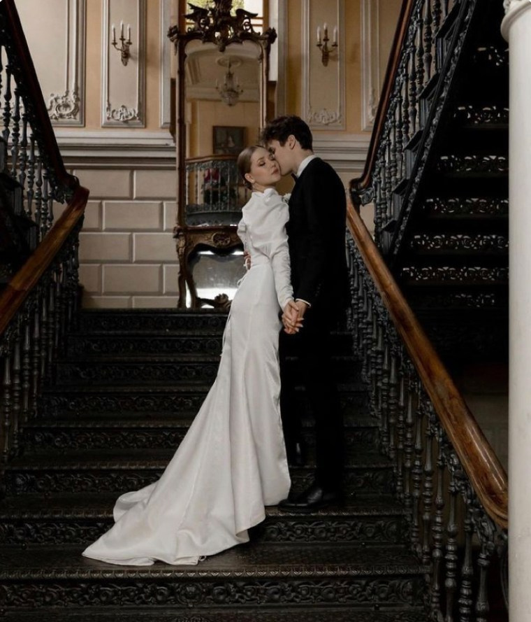 Posa di base per un servizio fotografico di coppia