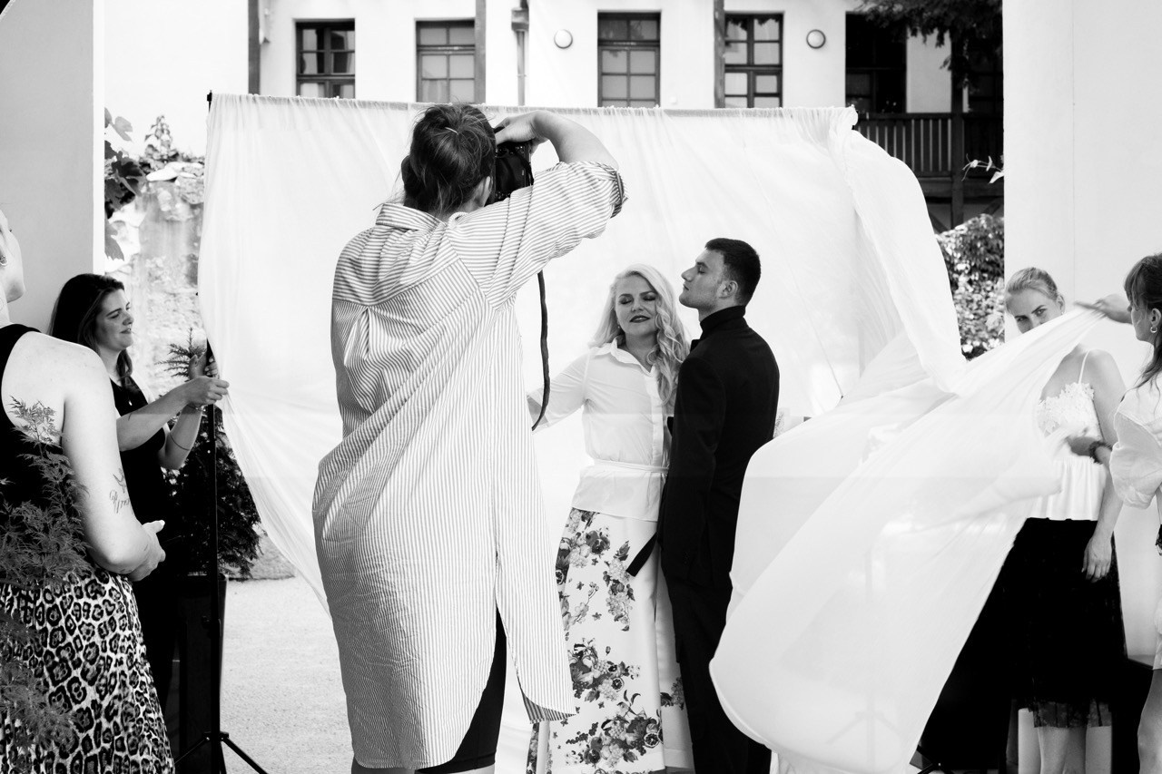 Backstage fotografie. Dana Lišková — Empatická fotografka | Introspektivní umělkyně | Neurodivergentní koučka| Zakladatelka Artepy.cz