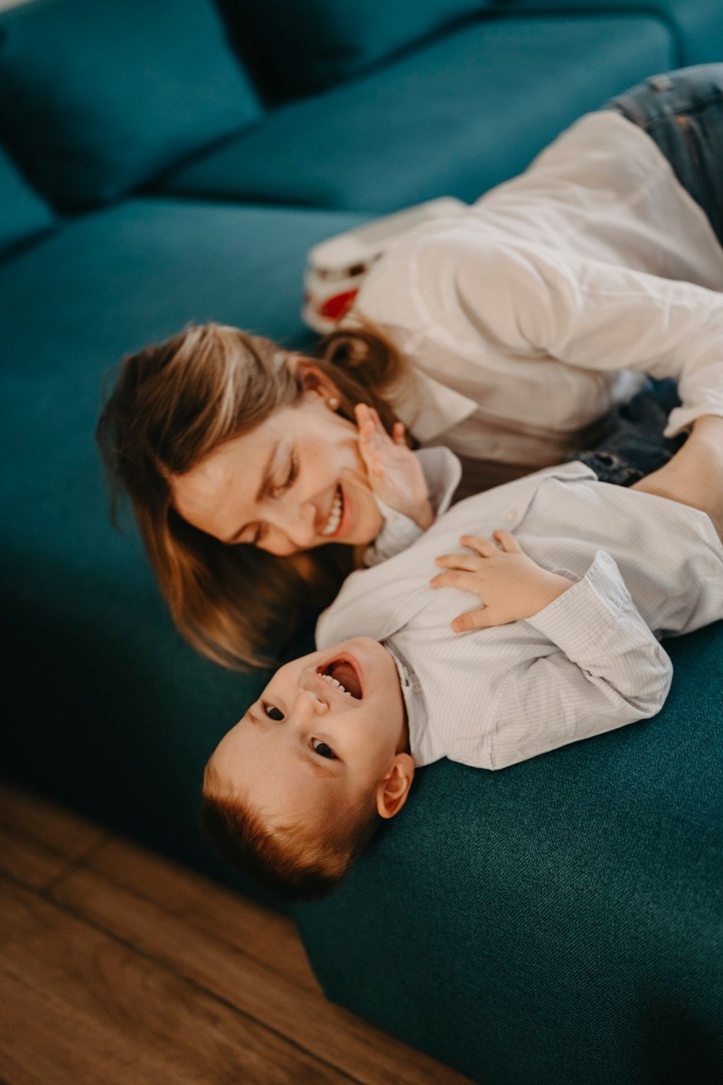 Fotografisanje bebe kod kuce — Milana, Milos, Marko i Mila. Deciji i porodicni fotograf u Beogradu Oksana Skendzic