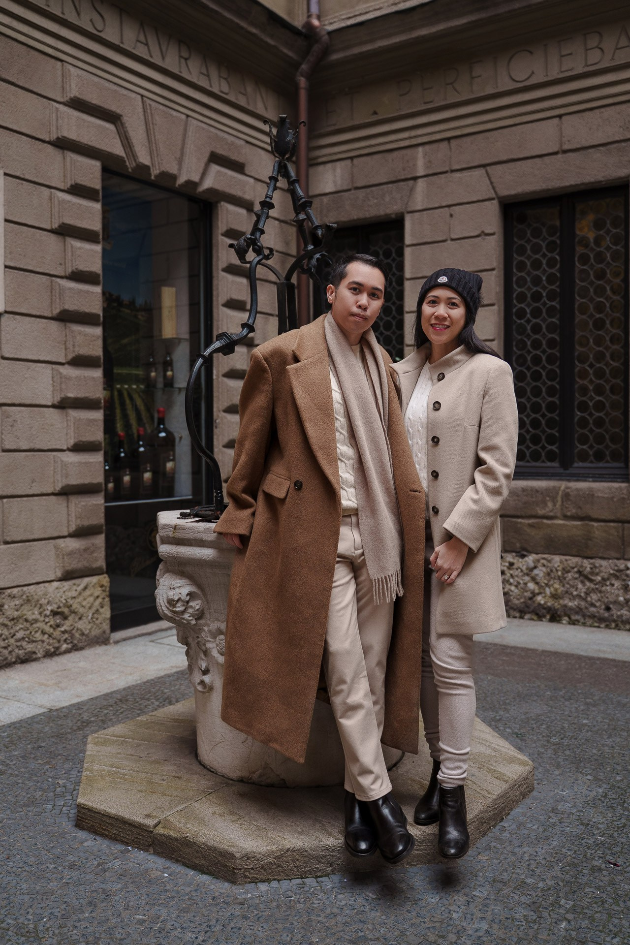 Couple portrait during a personal photoshoot in Milan old town