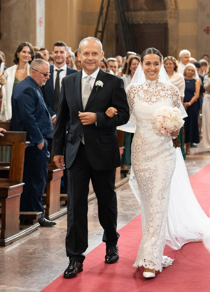 l'entrata in chiesa della sposa chiesa San Calimero - fotografia di matrimonio - Milano - Lombardia - curata da Lorenzo Mazzega Wedding Photographer