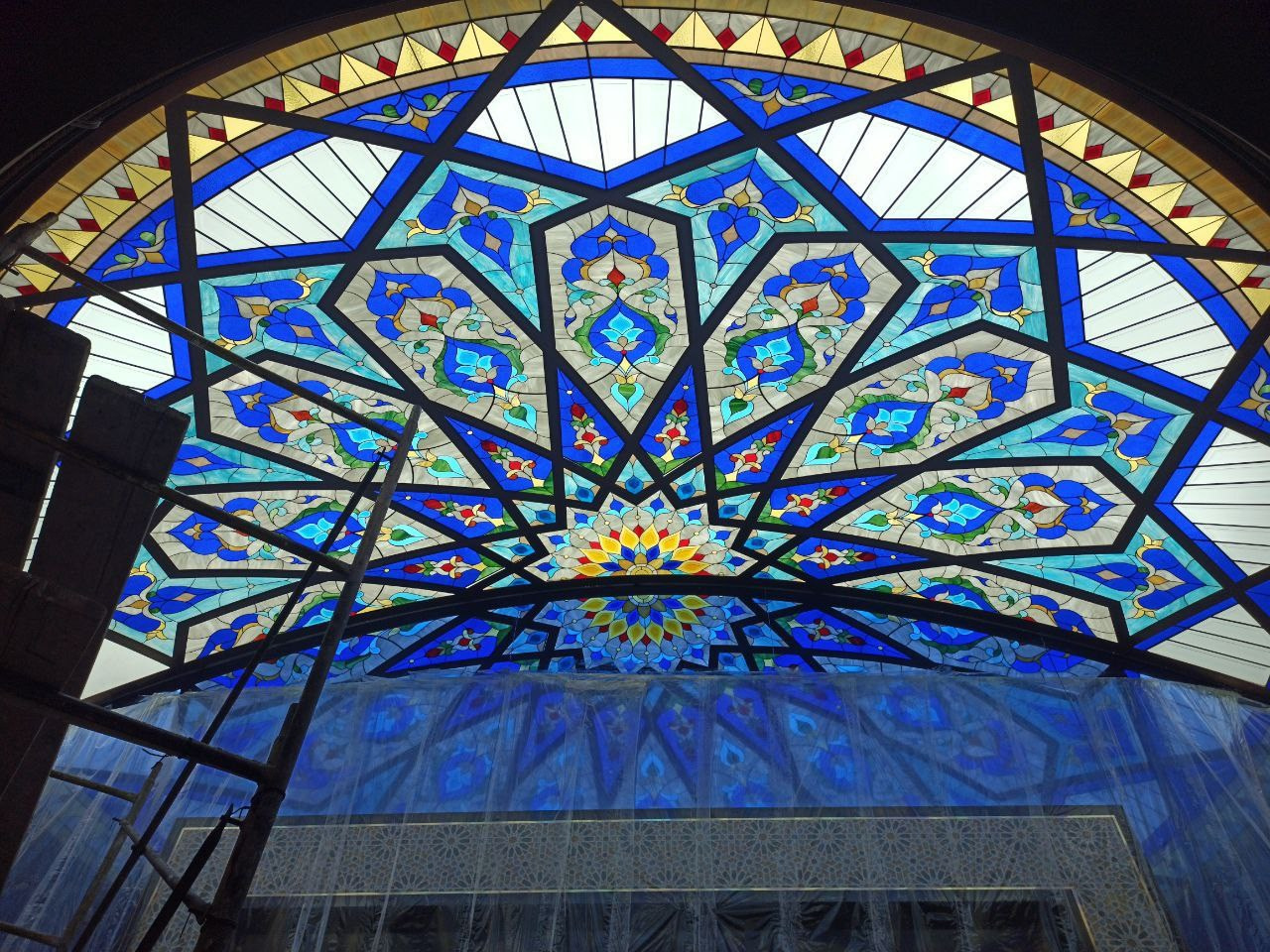 La Vitrage UAE. Professional Artist, teacher of art, Artistic Photographer In Dubai (U