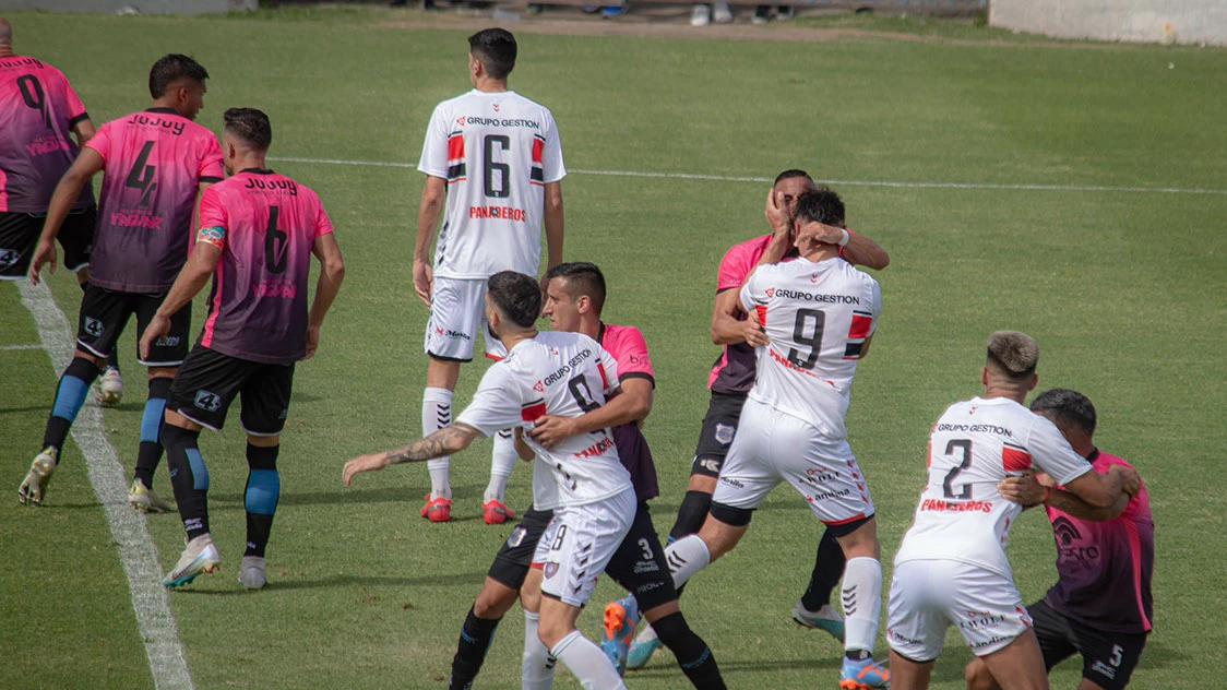FOTOGRAFIA DEPORTIVA en Gimnasia de Jujuy vs Chacarita. Cuarta Pared