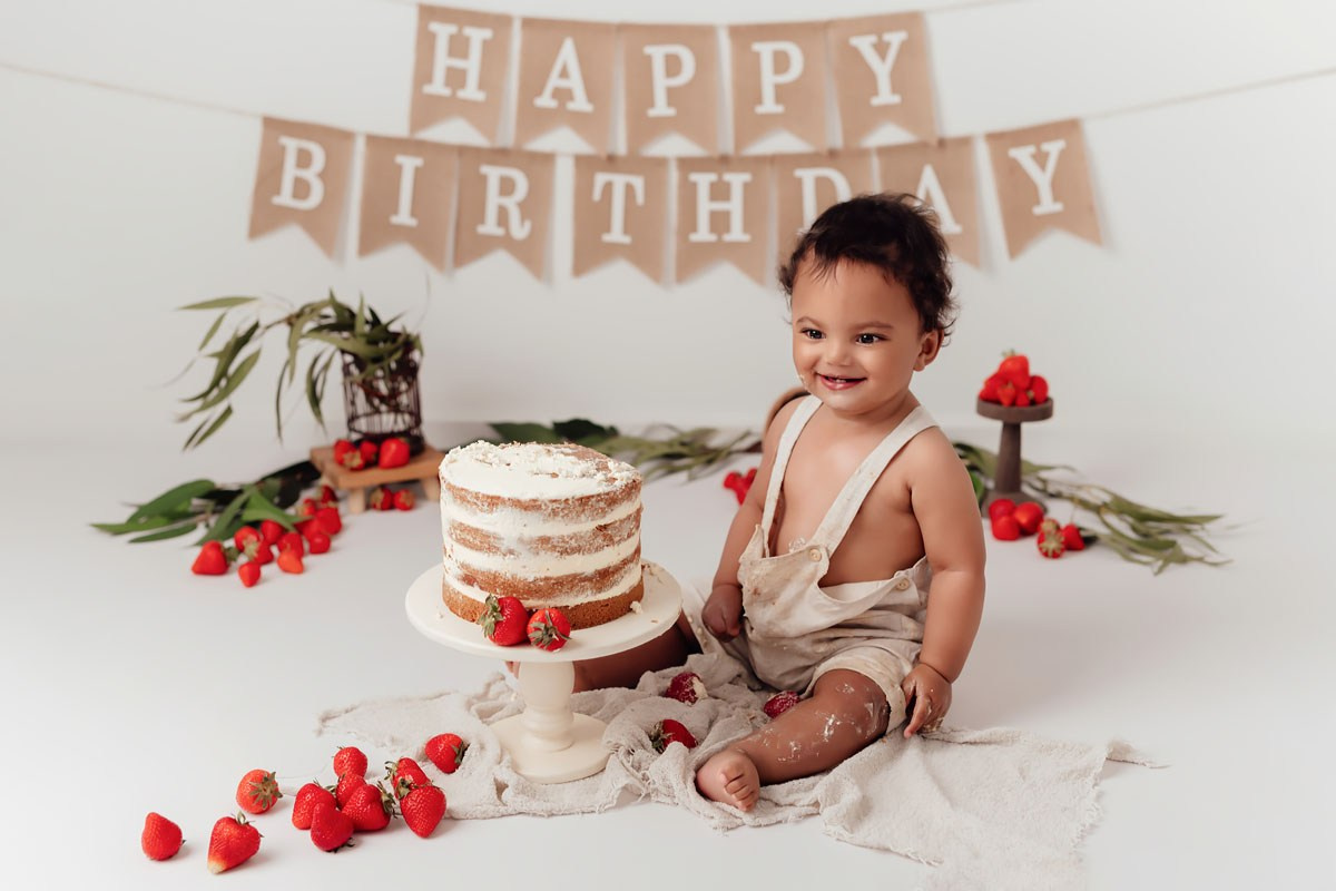 Cakesmash Fotoshooting total Erdbeerisch. Neugeborenenfotografie, Babyfotografie in Düsseldorf und Umgebung