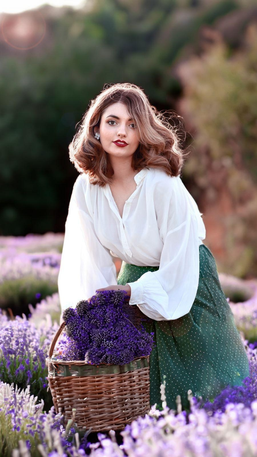 Séances photos dans un champ de lavande a VALENSOLE. Photographe Professionnel à Béziers et Montpellier – Mariages, Portraits et Vidéos Aériennes