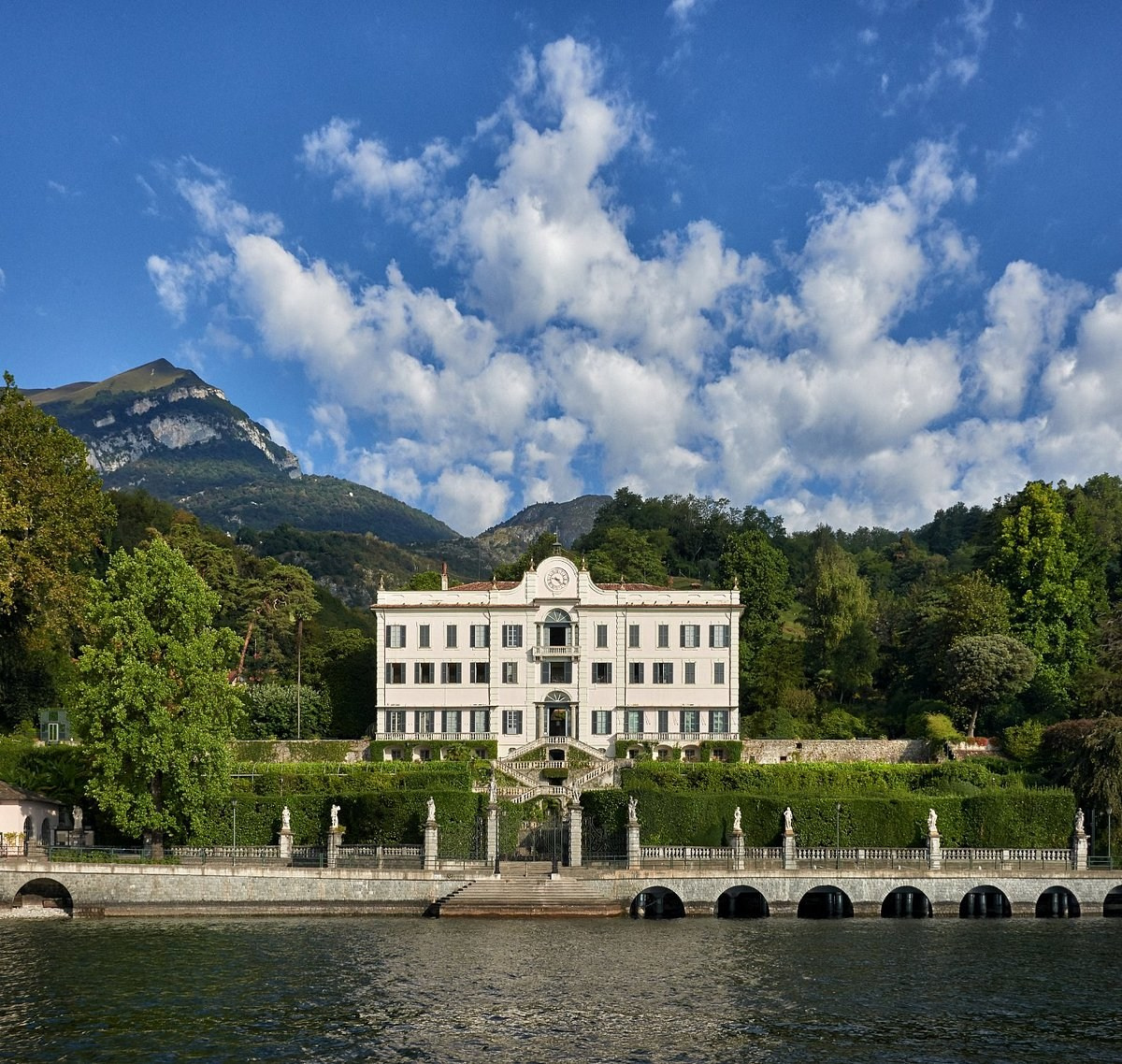 The Definitive Guide to Luxury Lake Como Wedding Costs: Photography and Venue Fees. Fotograf de nuntă Alex Pasarelu