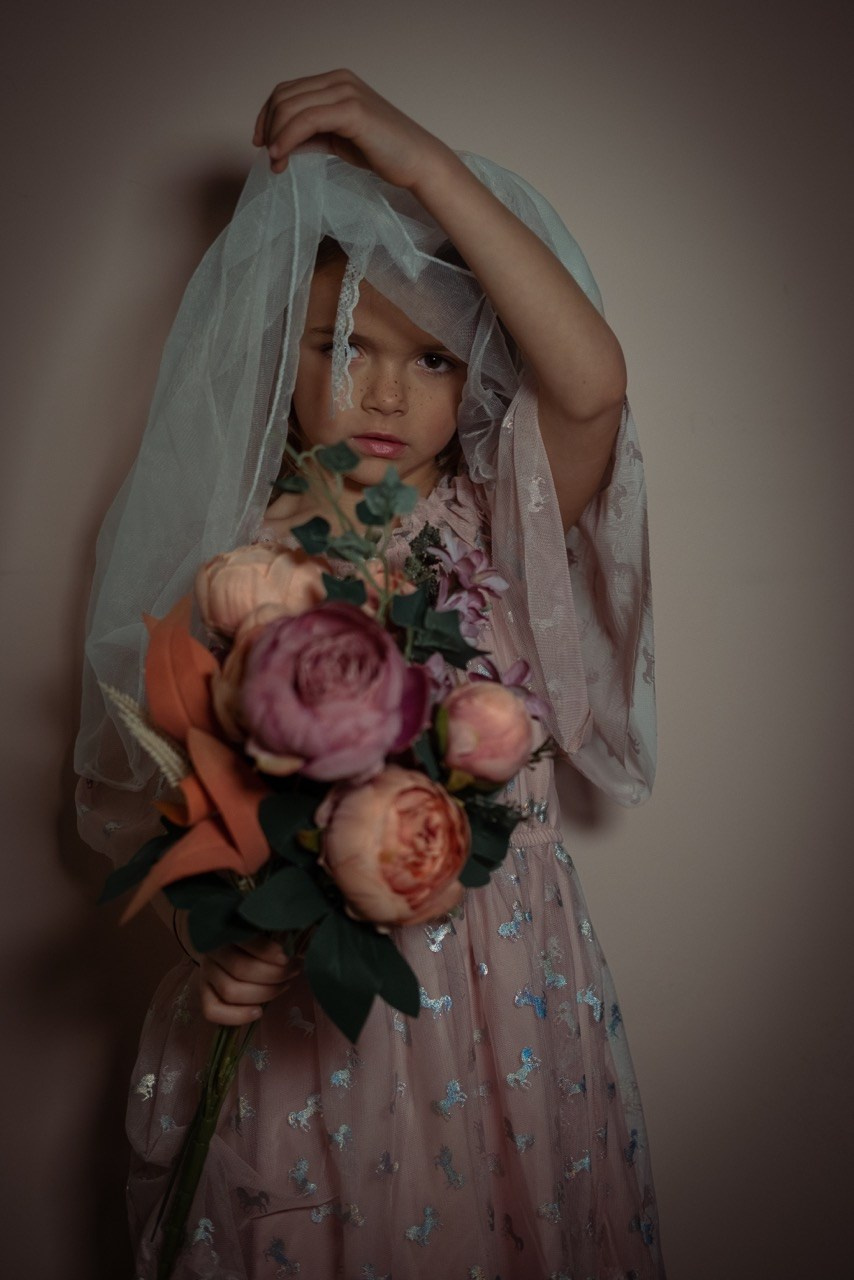 Ritratti di Bambini | Emozioni e Innocenza in Fotografia. Fotografa maternity, family e business a Pomezia e Roma – Simona Henkel