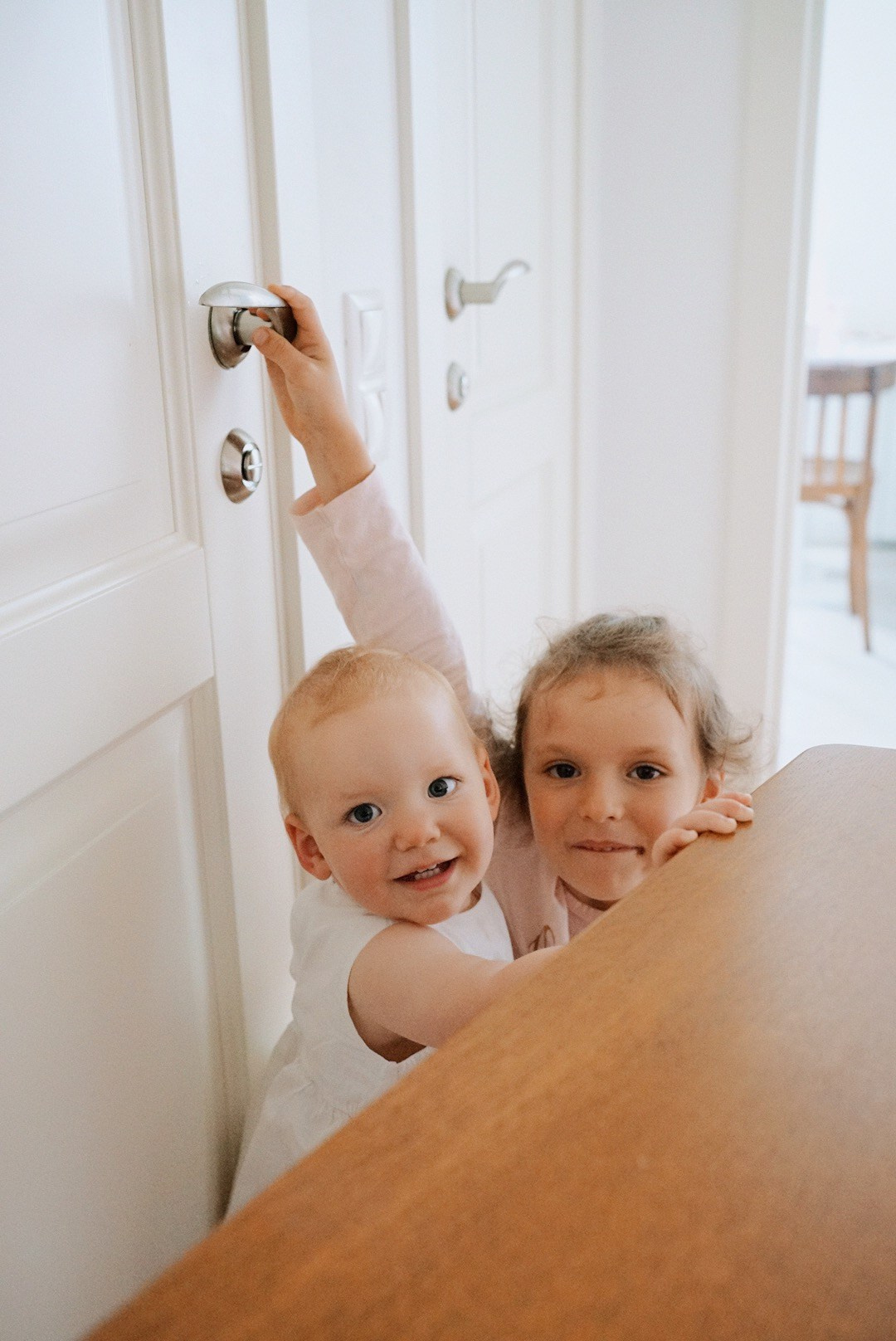 Okhota’s family. Professional Photographer Abu Dhabi, Dubai — Yulia Ismoilova | 2025