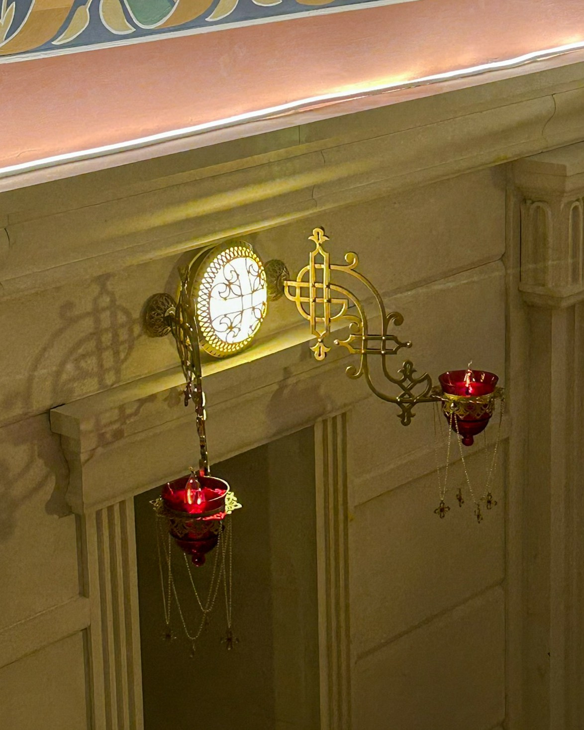 Храм Двенадцати апостолов. Хорос и светильники. Скульптор кузнец Мария Тарлецкая